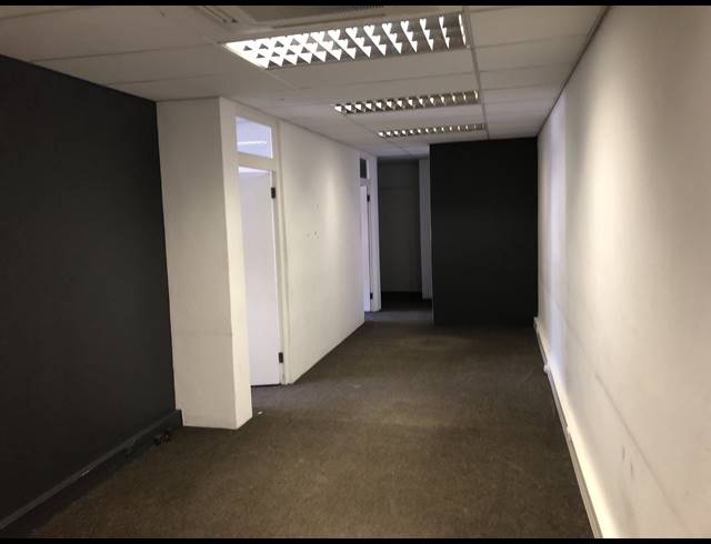 110M² OFFICE TO LET IN SEA POINT